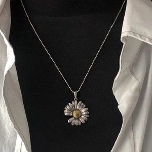 NEW 925 Sterling Silver Retro Daisy Necklace